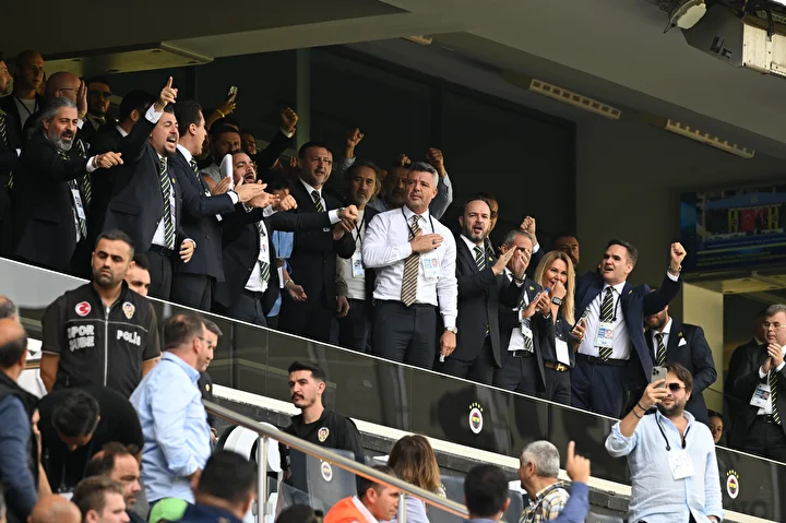 Fenerbahçe kongresinde gerginlik: Üyeler ortasında tartışma yaşandı 2 fenerbahce kongresinde gerginlik uyeler ortasinda tartisma yasandi 1 gflRbM5E