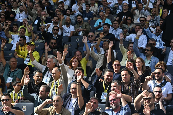Fenerbahçe kongresinde gerginlik: Üyeler ortasında tartışma yaşandı 3 fenerbahce kongresinde gerginlik uyeler ortasinda tartisma yasandi 2 dSpJ97Qi
