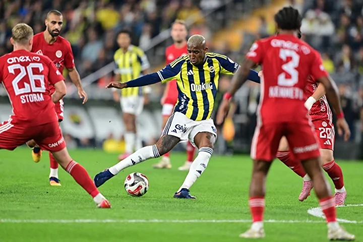 fenerbahce taraftarindan taliscaya buyuk reaksiyon 3 zpEyQczN
