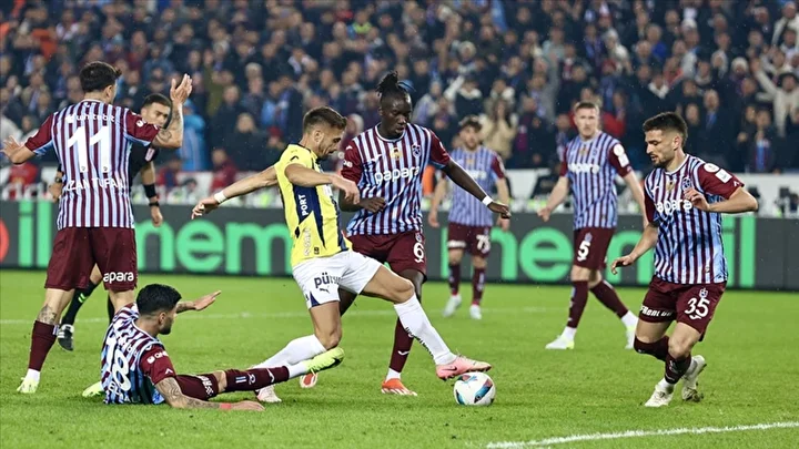 Fenerbahçe-Trabzonspor maçı öncesinde yıldız oyuncudan makus haber: Forma giyemeyecek 3 fenerbahce trabzonspor maci oncesinde yildiz oyuncudan makus haber forma giyemeyecek 2 UrpN3cEO