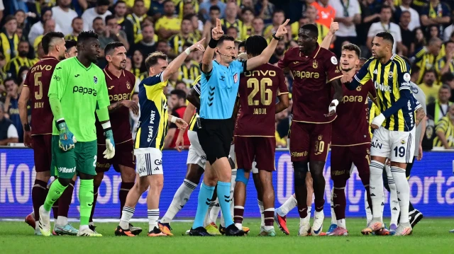 Fenerbahçe-Trabzonspor maçının hakemiyle ilgili flaş sav: Ortalığı karıştıracak olay fenerbahce trabzonspor macinin hakemiyle ilgili flas sav ortaligi karistiracak olay 323pGpQg.webp