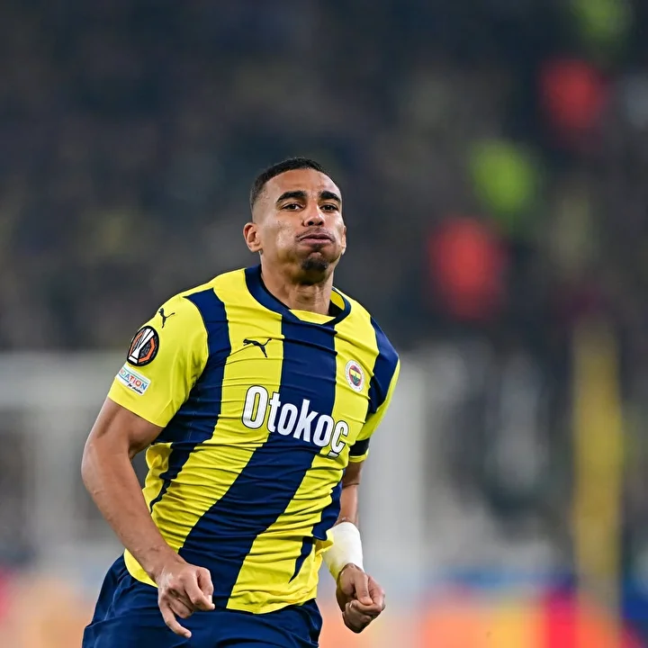 fenerbahce yildiz futbolcunun kontratini feshetti 2
