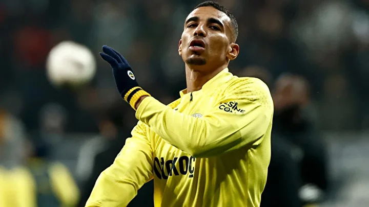 fenerbahce yildiz futbolcunun kontratini feshetti 3 CkU8jjua