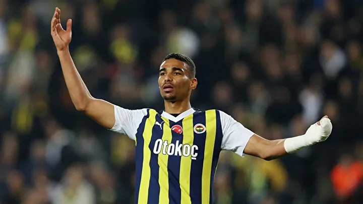 fenerbahce yildiz futbolcunun kontratini feshetti 4 V7nIDOHK