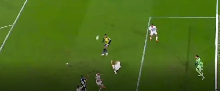fenerbahcede en nesyrinin golu oncesinde faul var mi 5 e5tIdSwl