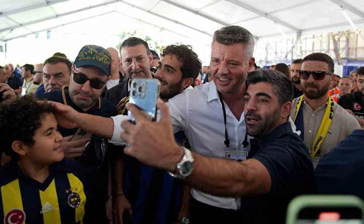 Fenerbahçeli yıldız futbolcudan seçim yorumu: 'Yeni liderin tesiri...' 3 fenerbahceli yildiz futbolcudan secim yorumu yeni liderin tesiri 2 putNe3RF