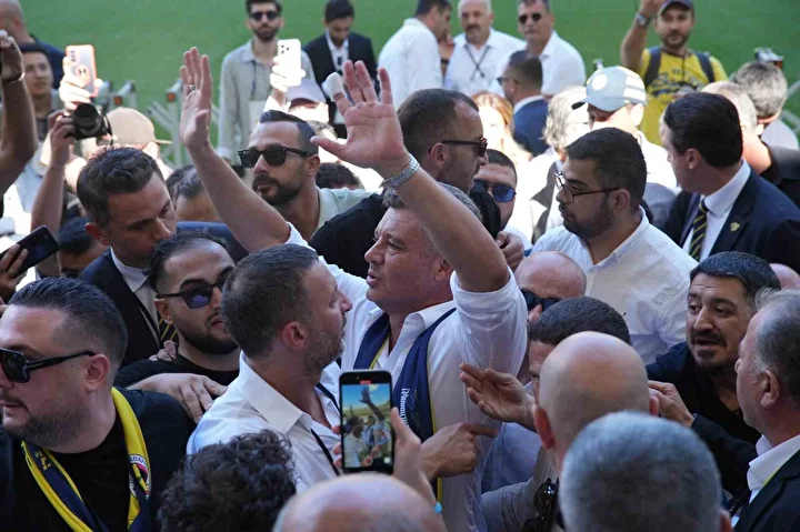 Fenerbahçeli yıldız futbolcudan seçim yorumu: 'Yeni liderin tesiri...' 5 fenerbahceli yildiz futbolcudan secim yorumu yeni liderin tesiri 4 QICceciJ