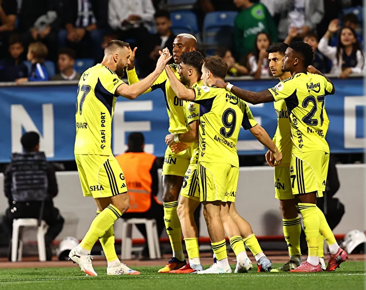 Fenerbahçeli yıldızdan taraftarı şoke eden istatistik: Hepsinde sıfır çekti 5 fenerbahceli yildizdan taraftari soke eden istatistik hepsinde sifir cekti 4 ttkpuFST
