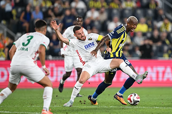 fenerbahcenin alanyaspor macinda dikkat ceken detay yedek kulubesinde 0 hEW7yU4k