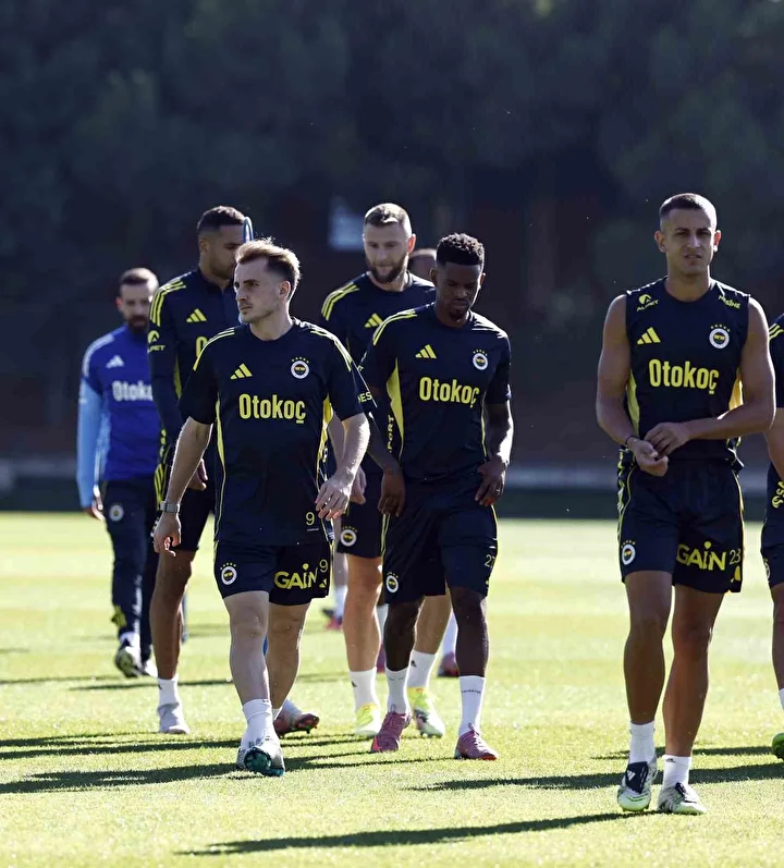 fenerbahcenin alanyaspor macinda dikkat ceken detay yedek kulubesinde 4