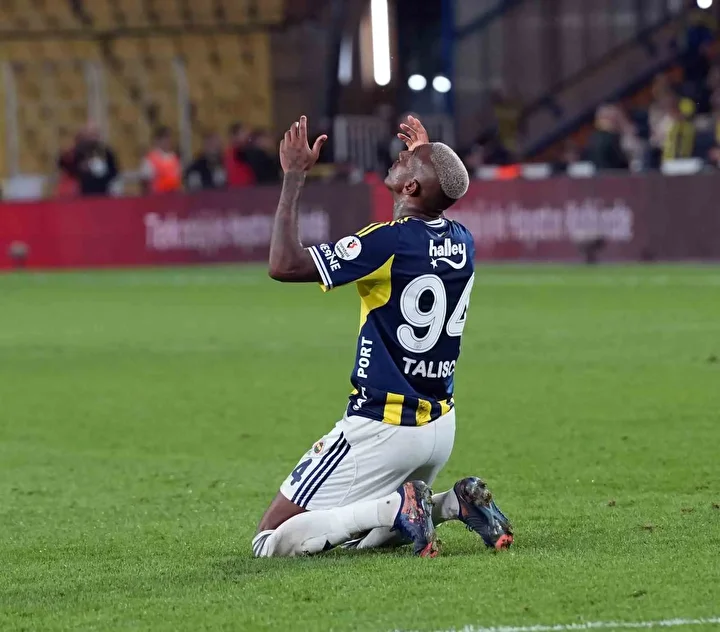 fenerbahcenin kazandigi penaltida karar hakikat mu eski hakemler yorumladi 0