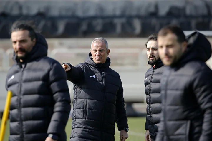 fenerbahcenin yeni teknik yoneticisi asik r oldu resmi aciklama yolda 3 6HrztIDr