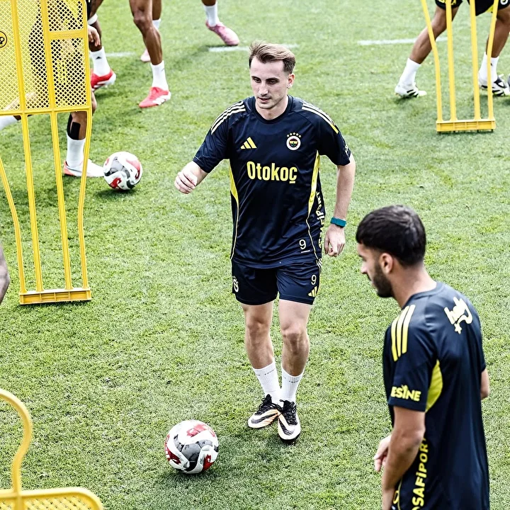Fenerbahçe’nin yeni transferinden Trabzonspor’a gözdağı: Maça damga vurmak istiyor 5 fenerbahcenin yeni transferinden trabzonspora gozdagi maca damga vurmak istiyor 4 KqydlDT9