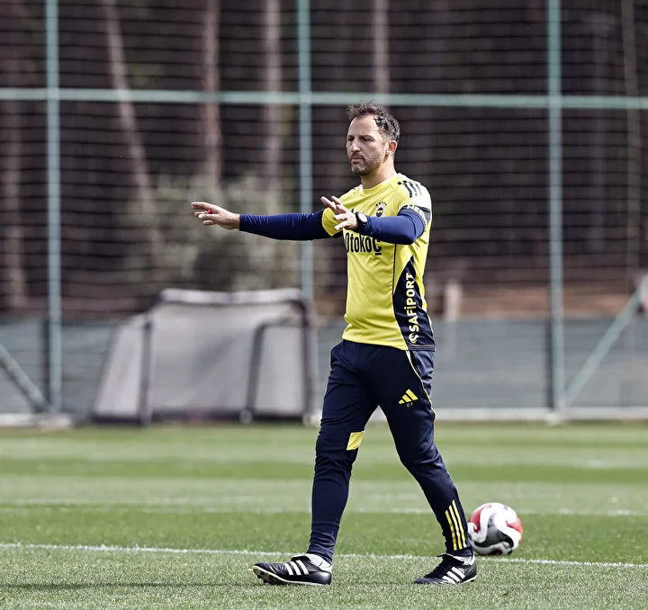 Fenerbahçe'ye müjde! Antalyaspor maçında oynayabilecek 2 fenerbahceye mujde antalyaspor macinda oynayabilecek 1 nmf6X9IB