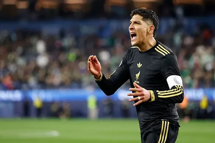 Fenerbahçe'ye sakatlık şoku: Yeni transfer maça devam edemedi 2 fenerbahceye sakatlik soku yeni transfer maca devam edemedi 1 szcF6gBH