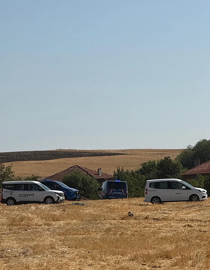 FETÖ'cü fabrika sahibinin konteyner ile bir köye kaçırdığı materyaller ele geçirildi 4 fetocu fabrika sahibinin konteyner ile bir koye kacirdigi materyaller ele gecirildi 3 JiT9dhXJ