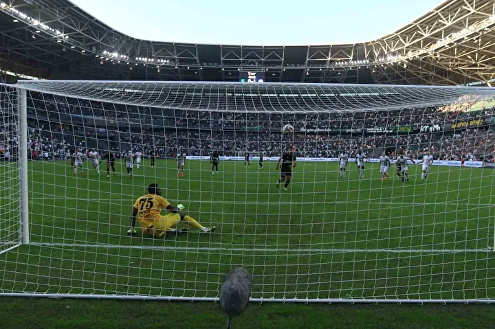 FIFA'dan ihtilal üzere penaltı kararı! Tartışmalara neden oldu 7 fifadan ihtilal uzere penalti karari tartismalara neden oldu 6 rITgucsd