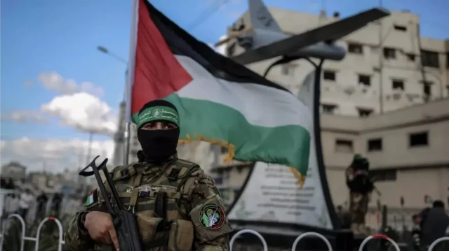 filistinli direnis kumeleri gazze kentinde israil askerlerini ve araclarini gaye aldi 94pSzhV4.webp