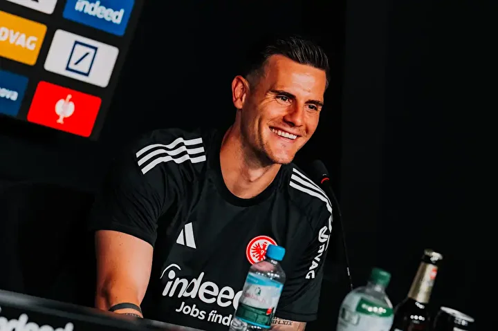 Frankfurt forması giyen yıldız futbolcudan flaş Galatasaray ve Osimhen açıklaması 1 frankfurt formasi giyen yildiz futbolcudan flas galatasaray ve osimhen aciklamasi 0 VqC3rOpp