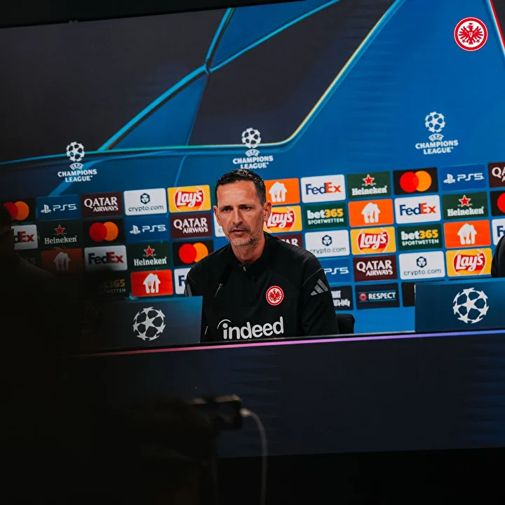 frankfurtun hocasi galatasaray harika bir kadro 3 4OXPandf