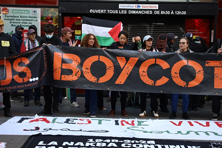 fransada gostericiler israili destekledigi gerekcesiyle carrefour subesinin onunde hareket yapti 1 B6884uYz