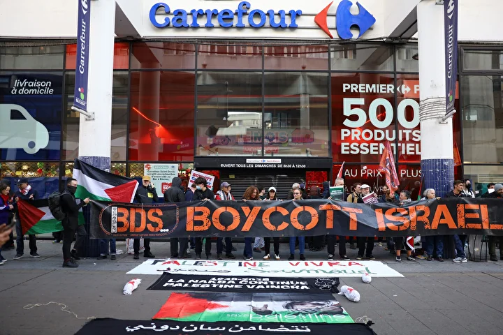 fransada gostericiler israili destekledigi gerekcesiyle carrefour subesinin onunde hareket yapti 2 q1YdTvck