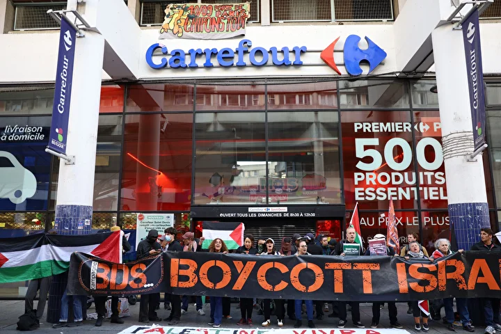 fransada gostericiler israili destekledigi gerekcesiyle carrefour subesinin onunde hareket yapti 5 bAm8RFbT