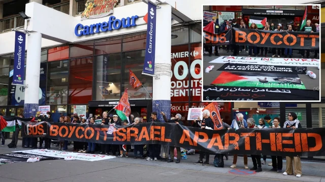 fransada gostericiler israili destekledigi gerekcesiyle carrefour subesinin onunde hareket yapti O9QiTDC7.webp
