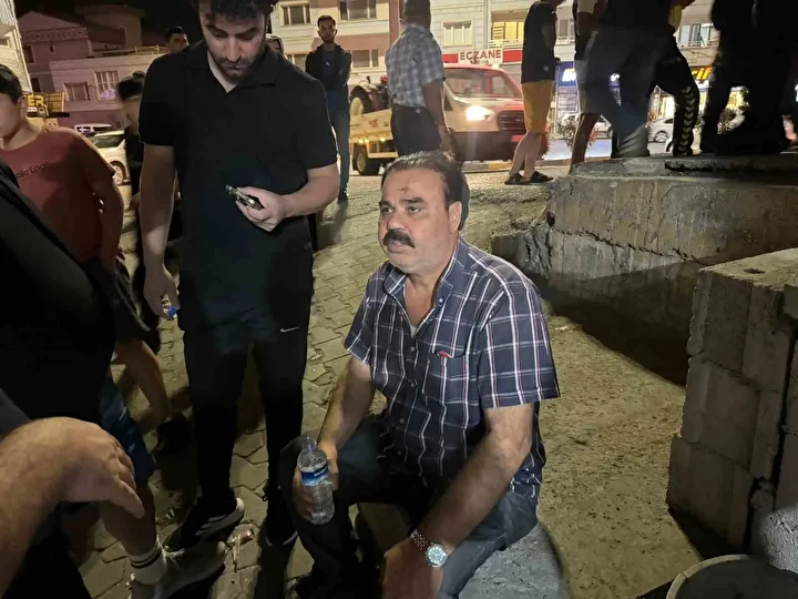 Fren yerine gaza basan şoför lokantaya daldı 2 fren yerine gaza basan sofor lokantaya daldi 1 zFuFzVY6