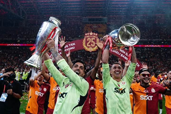 Futbolseverler şampiyonu seçti: Süper Lig yarışında taraftarların favori ekibi muhakkak oldu 1 futbolseverler sampiyonu secti super lig yarisinda taraftarlarin favori ekibi muhakkak oldu 0 HD97FwJg