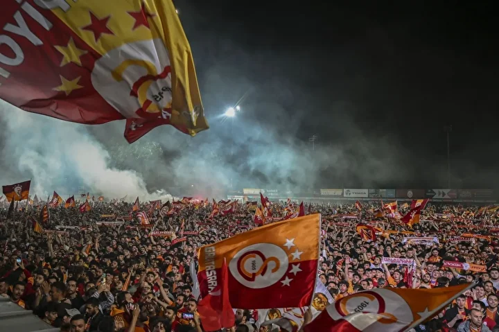 Futbolseverler şampiyonu seçti: Süper Lig yarışında taraftarların favori ekibi muhakkak oldu 3 futbolseverler sampiyonu secti super lig yarisinda taraftarlarin favori ekibi muhakkak oldu 2 IfRGgnRT