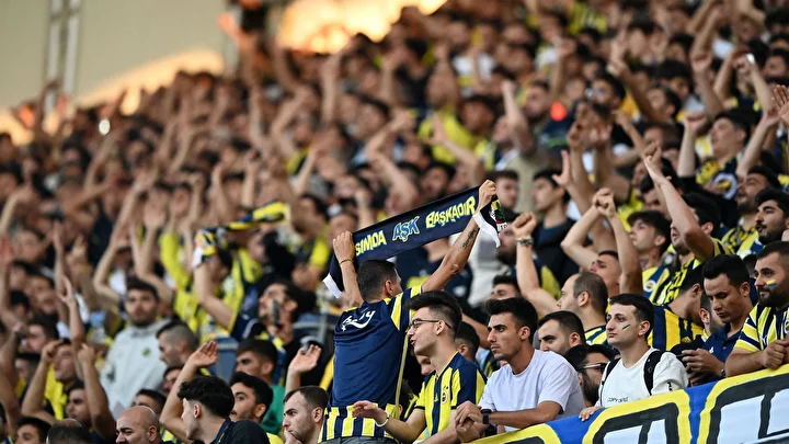 Futbolseverler şampiyonu seçti: Süper Lig yarışında taraftarların favori ekibi muhakkak oldu 5 futbolseverler sampiyonu secti super lig yarisinda taraftarlarin favori ekibi muhakkak oldu 4 A3hd341P
