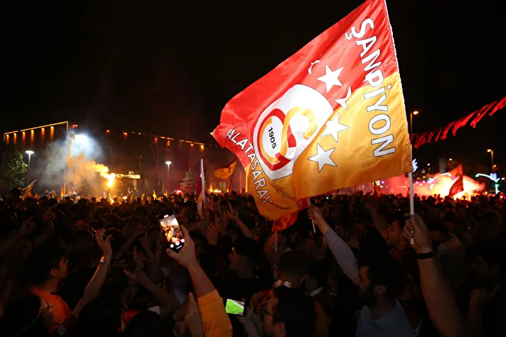 Futbolseverler şampiyonu seçti: Süper Lig yarışında taraftarların favori ekibi muhakkak oldu 10 futbolseverler sampiyonu secti super lig yarisinda taraftarlarin favori ekibi muhakkak oldu 9 n1RtJQpQ