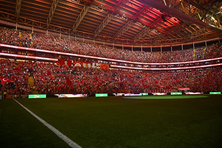 galatasaray devler ortasinda bir milyonu asti 4 k9dM6H97