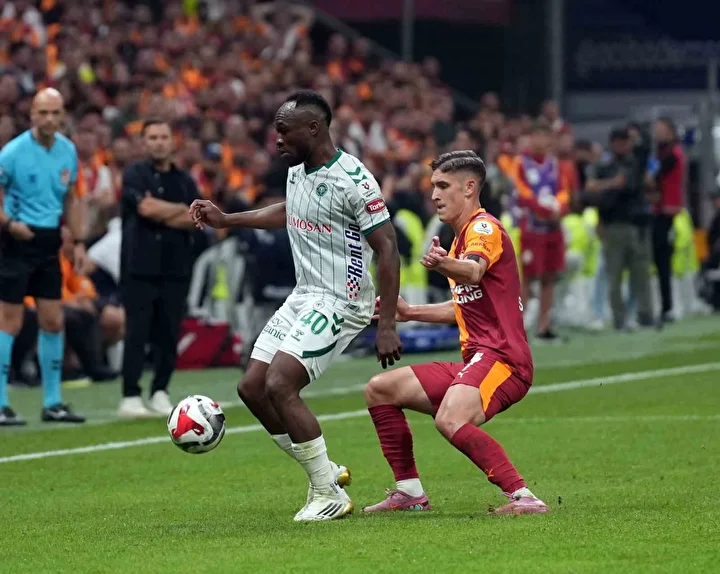 galatasaray taraftari onun ismini haykirdi saskina ugradi 0 bYqibJhM