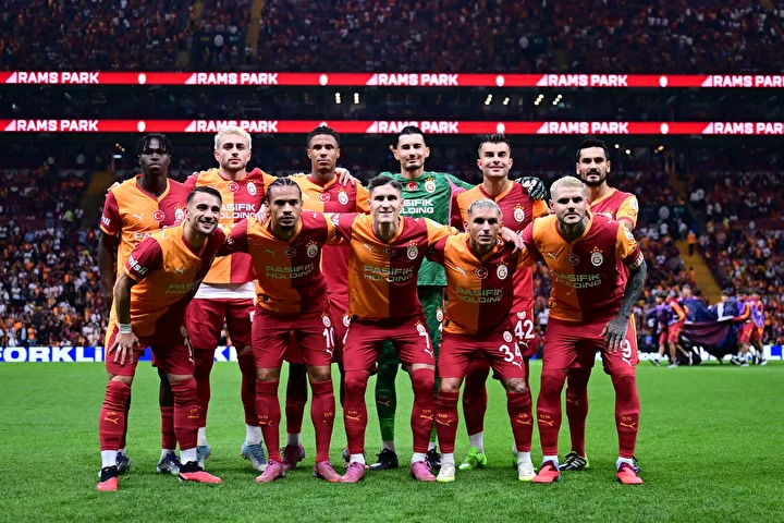 Galatasaray taraftarından Liverpool maçında ses getirecek atılım 1 galatasaray taraftarindan liverpool macinda ses getirecek atilim 0 JumQeyvb