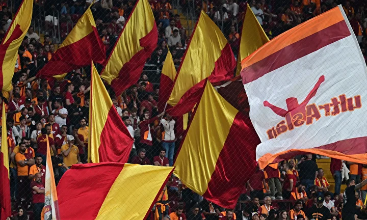 Galatasaray taraftarından Liverpool maçında ses getirecek atılım 6 galatasaray taraftarindan liverpool macinda ses getirecek atilim 5 HVev1t8X