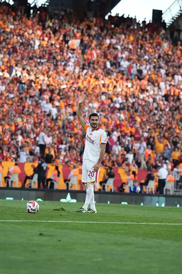 galatasarayda beklenmedik ayrilik kontrat kaidesini karsilayamadi 1 ePCAc3Qp
