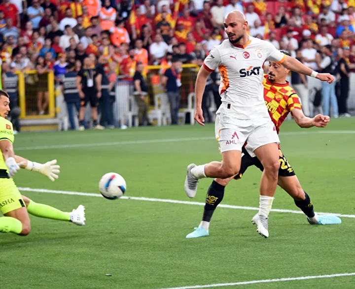 Galatasaray'da sürpriz ayrılık: Yıldız oyuncu veda ediyor 4 galatasarayda surpriz ayrilik yildiz oyuncu veda ediyor 3 dqn1v3ZH