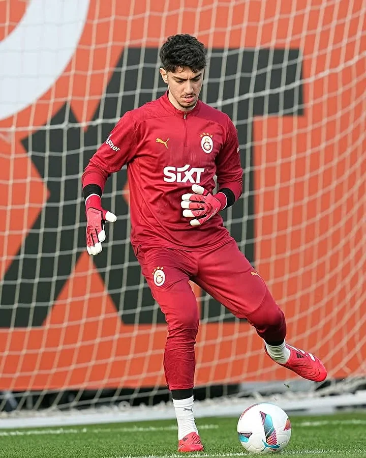 Galatasaray’da transferin son gününde flaş ayrılık: Süper Lig grubuna imza attı! 3 galatasarayda transferin son gununde flas ayrilik super lig grubuna imza atti 2 FGJNntWI