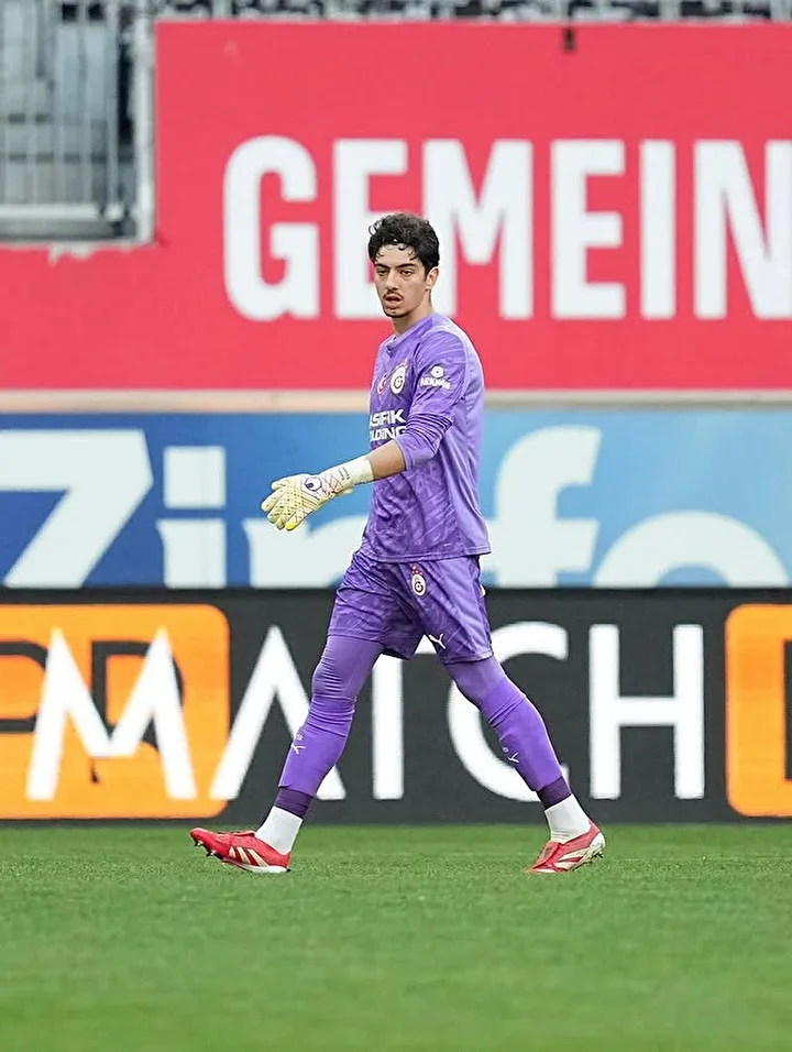 Galatasaray’da transferin son gününde flaş ayrılık: Süper Lig grubuna imza attı! 4 galatasarayda transferin son gununde flas ayrilik super lig grubuna imza atti 3 USKYqh1N