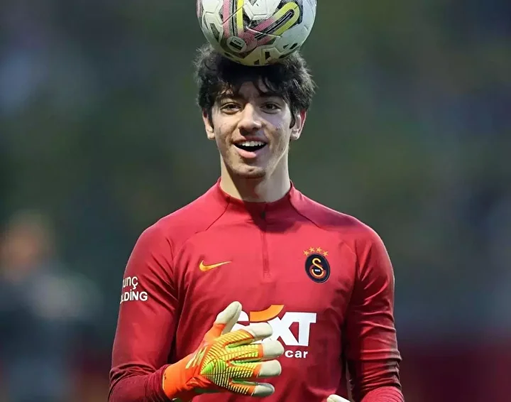 Galatasaray’da transferin son gününde flaş ayrılık: Süper Lig grubuna imza attı! 5 galatasarayda transferin son gununde flas ayrilik super lig grubuna imza atti 4 O1rCGw5Z