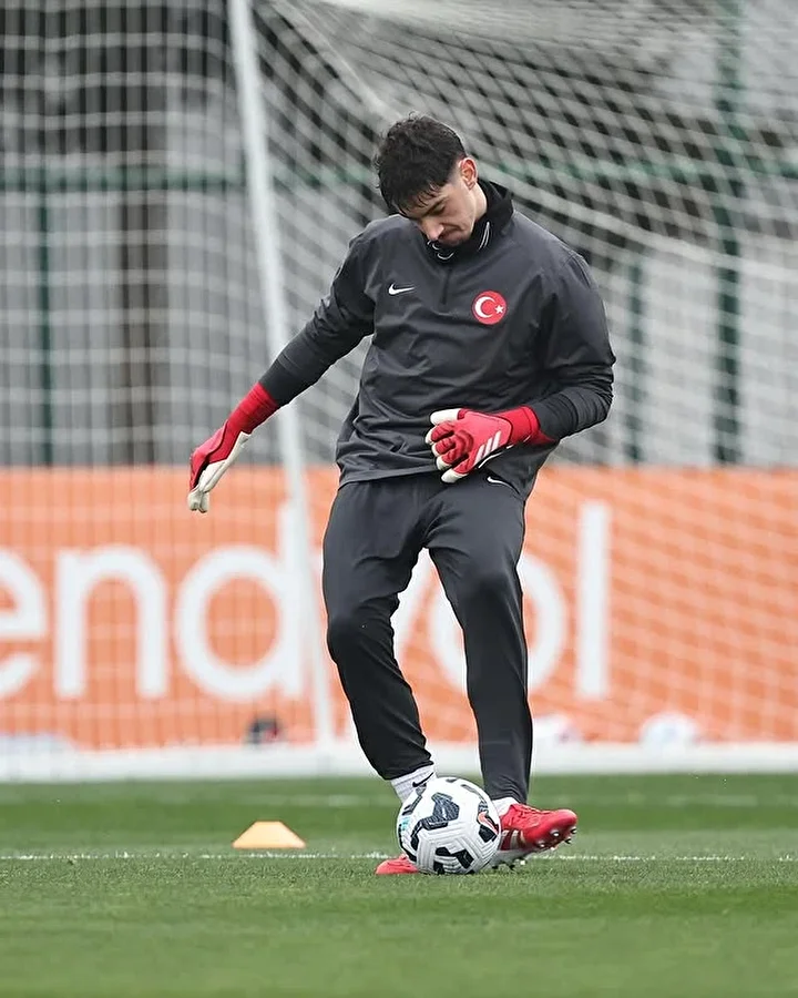 Galatasaray’da transferin son gününde flaş ayrılık: Süper Lig grubuna imza attı! 7 galatasarayda transferin son gununde flas ayrilik super lig grubuna imza atti 6 p2VeUmwJ