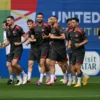 Fenerbahçe transfer dönemin son gününde bombayı patlatıyor: Dev 8 numara hamlesi! galatasaraydan transferde son gun bombasi ulusal yildiz icin gorusmeler basladi NPbOqQKO.webp