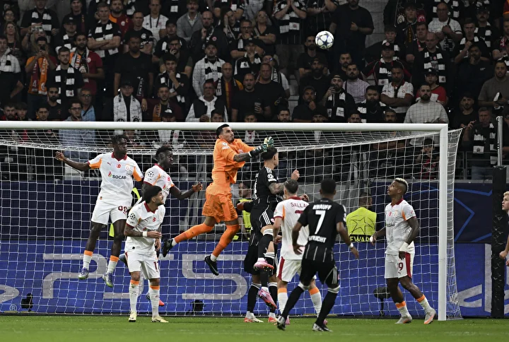 Galatasaraylı taraftarların sabrı taştı: "Takımın başına onu getirin!" 3 galatasarayli taraftarlarin sabri tasti takimin basina onu getirin 2 7c5KhXjg