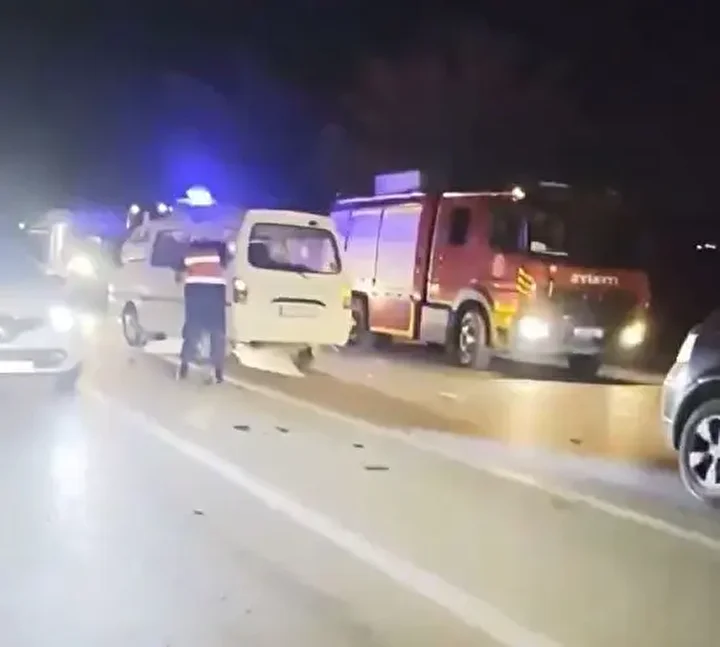 gaziantepte iki araba carpisti meyyit ve yaralilar var 1 P4PktMXj