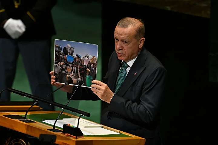 Gazze'deki vahşetin fotoğraflarını gösterirken duygulandı: İşte Cumhurbaşkanı Erdoğan'ın dünya önderlerine gösterdiği fotoğraflar 3 gazzedeki vahsetin fotograflarini gosterirken duygulandi iste cumhurbaskani erdoganin dunya onderlerine gosterdigi fotograflar 2 L5KfNDqv