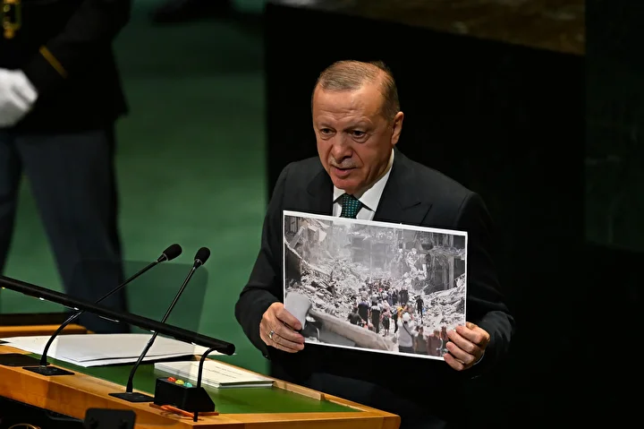 Gazze'deki vahşetin fotoğraflarını gösterirken duygulandı: İşte Cumhurbaşkanı Erdoğan'ın dünya önderlerine gösterdiği fotoğraflar 4 gazzedeki vahsetin fotograflarini gosterirken duygulandi iste cumhurbaskani erdoganin dunya onderlerine gosterdigi fotograflar 3 HNYFTZYj