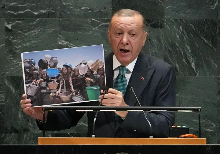 Gazze'deki vahşetin fotoğraflarını gösterirken duygulandı: İşte Cumhurbaşkanı Erdoğan'ın dünya önderlerine gösterdiği fotoğraflar 9 gazzedeki vahsetin fotograflarini gosterirken duygulandi iste cumhurbaskani erdoganin dunya onderlerine gosterdigi fotograflar 8 cQ242QKw