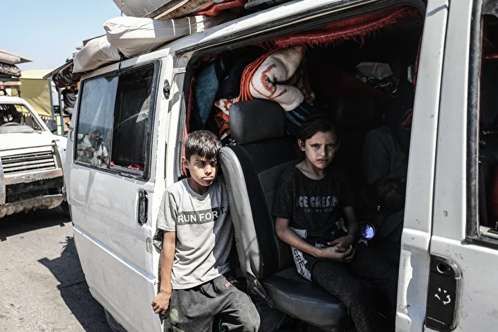 gazzeden guneye goc hareketi yanlarina alabildikleri esyalarla bolgeden ayrildilar 7 i8VcHD3f